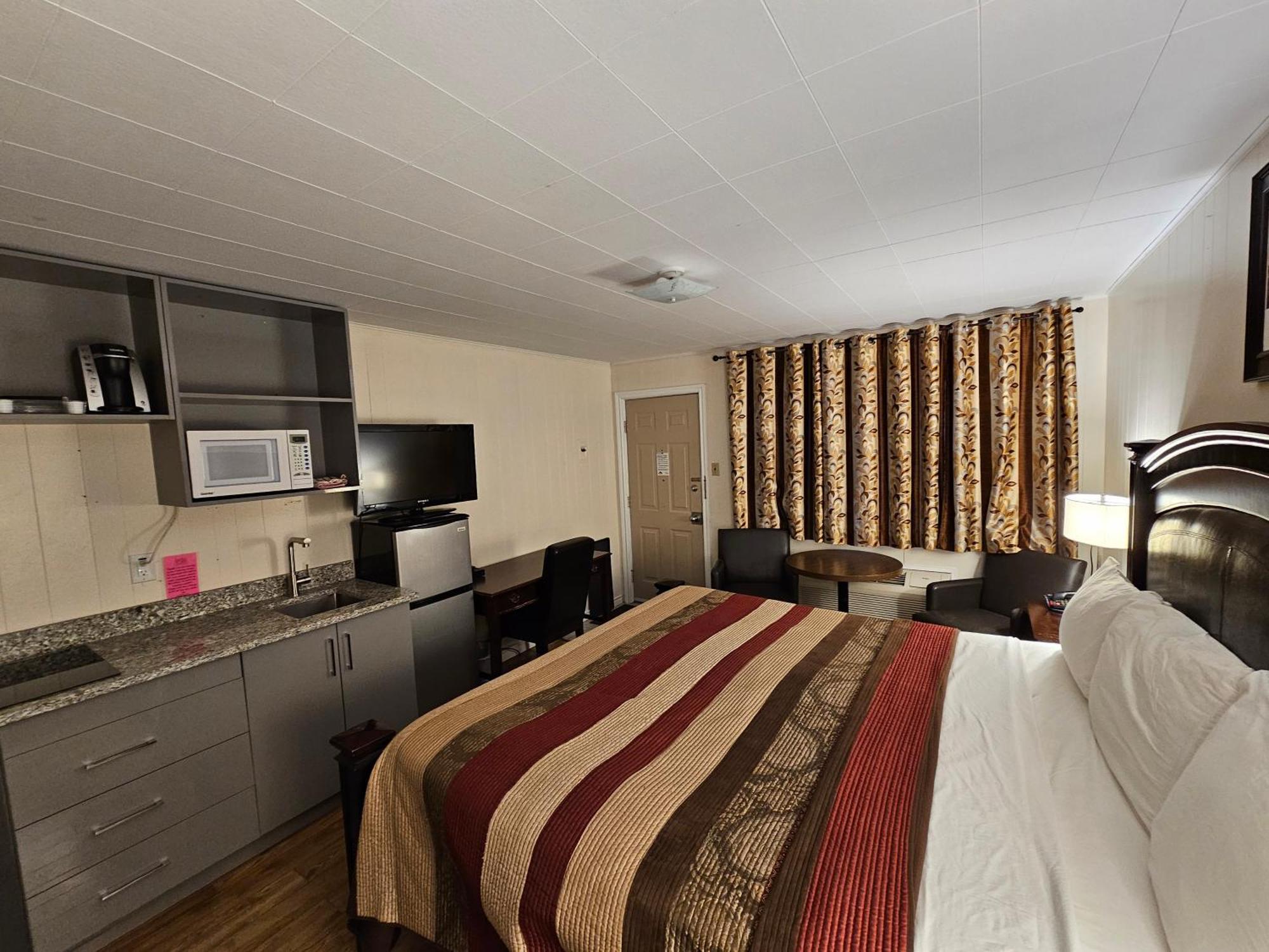 Parkway Motel & European Lodges Pincher Creek Εξωτερικό φωτογραφία