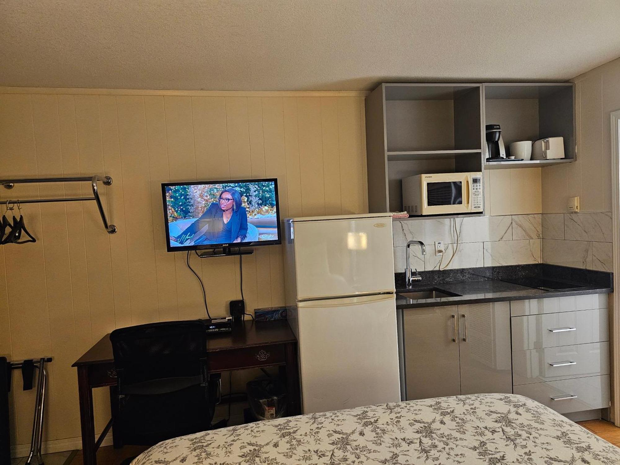 Parkway Motel & European Lodges Pincher Creek Εξωτερικό φωτογραφία