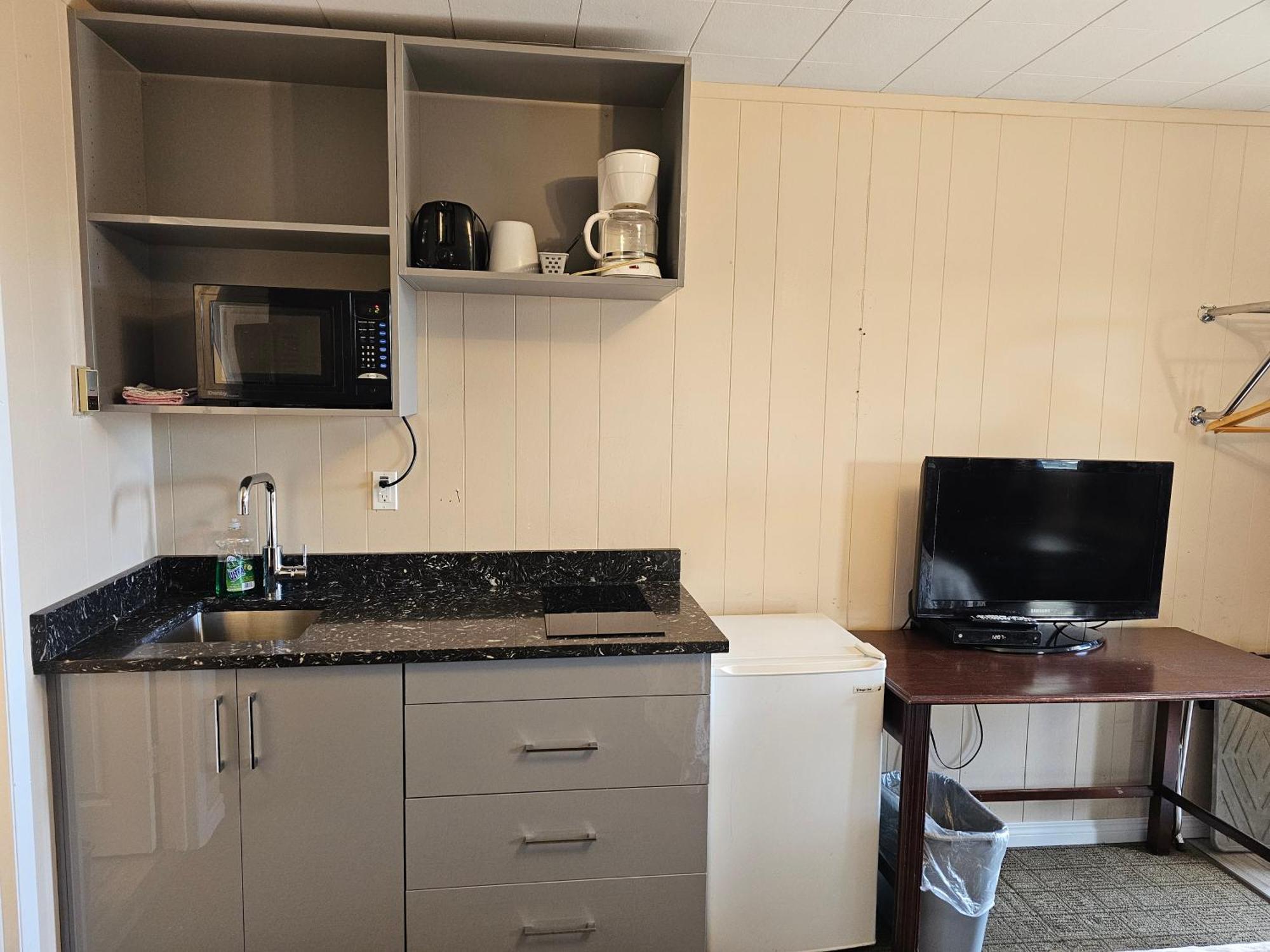 Parkway Motel & European Lodges Pincher Creek Εξωτερικό φωτογραφία