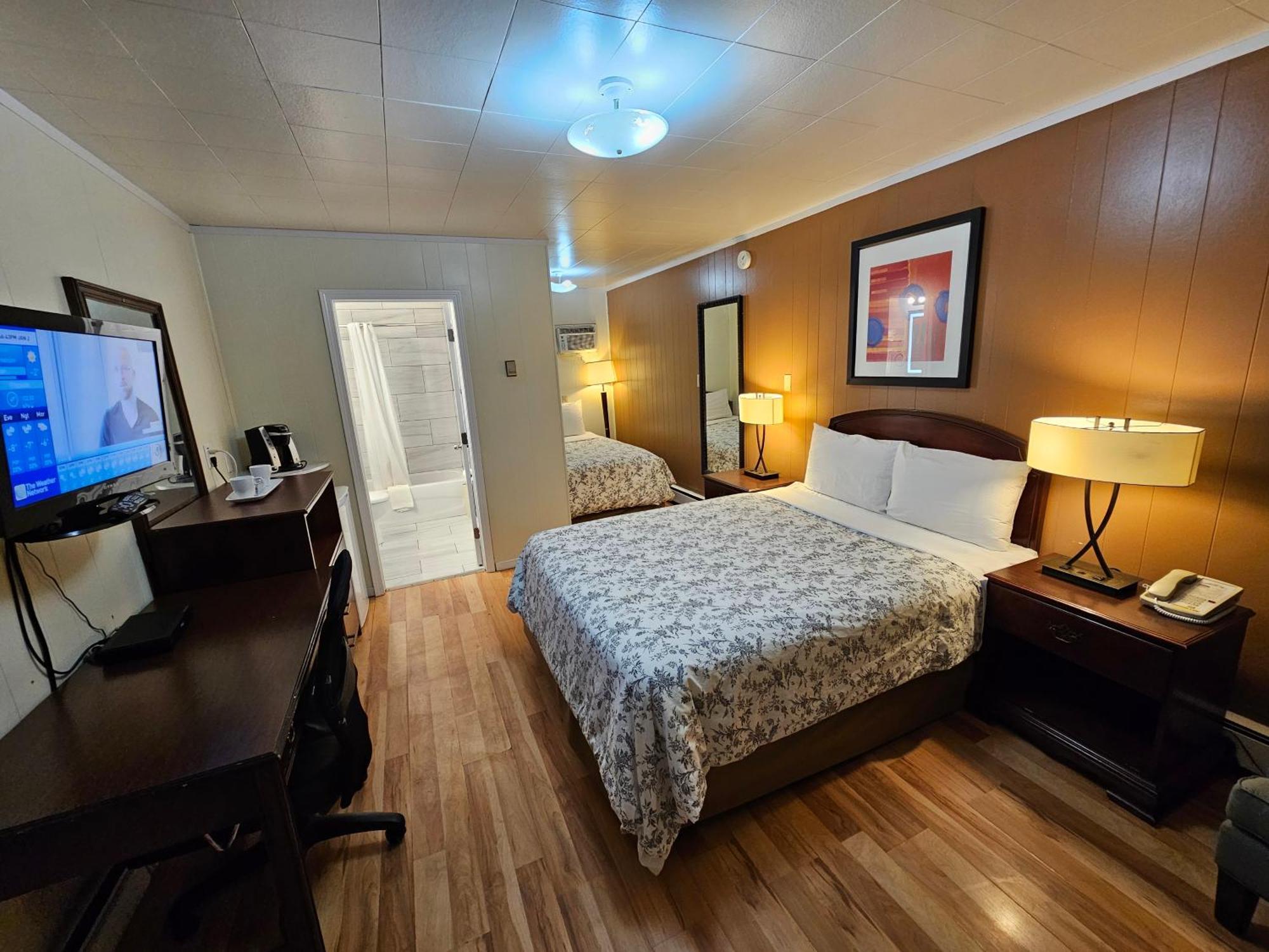 Parkway Motel & European Lodges Pincher Creek Δωμάτιο φωτογραφία