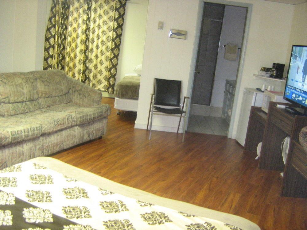 Parkway Motel & European Lodges Pincher Creek Εξωτερικό φωτογραφία