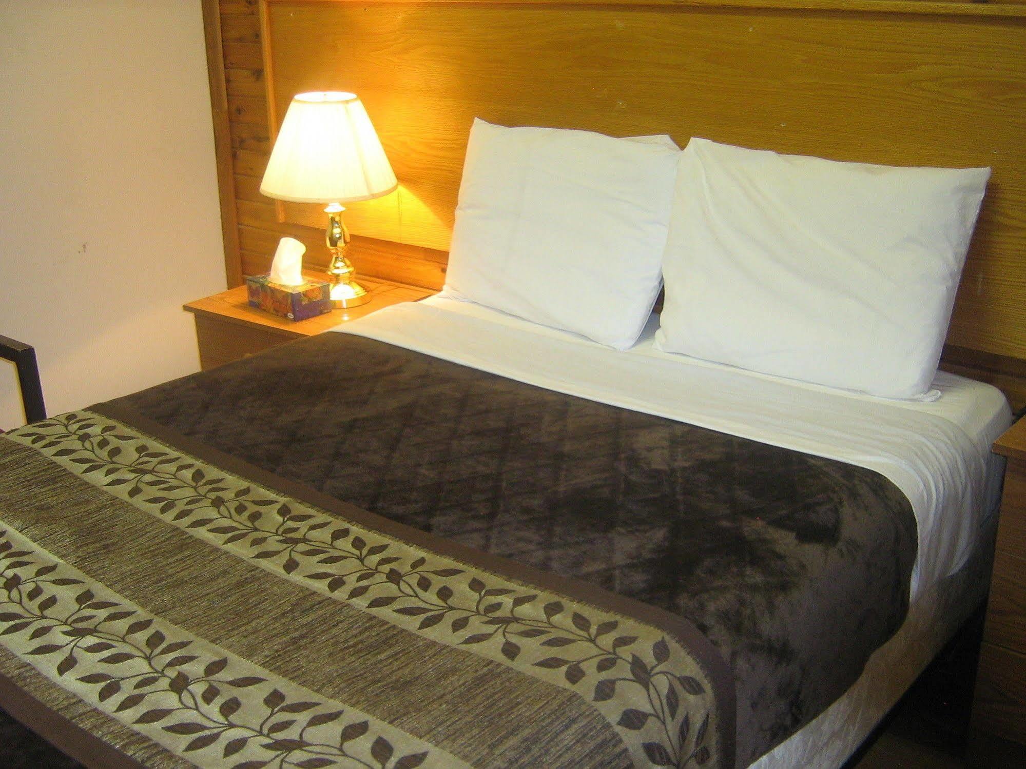 Parkway Motel & European Lodges Pincher Creek Εξωτερικό φωτογραφία