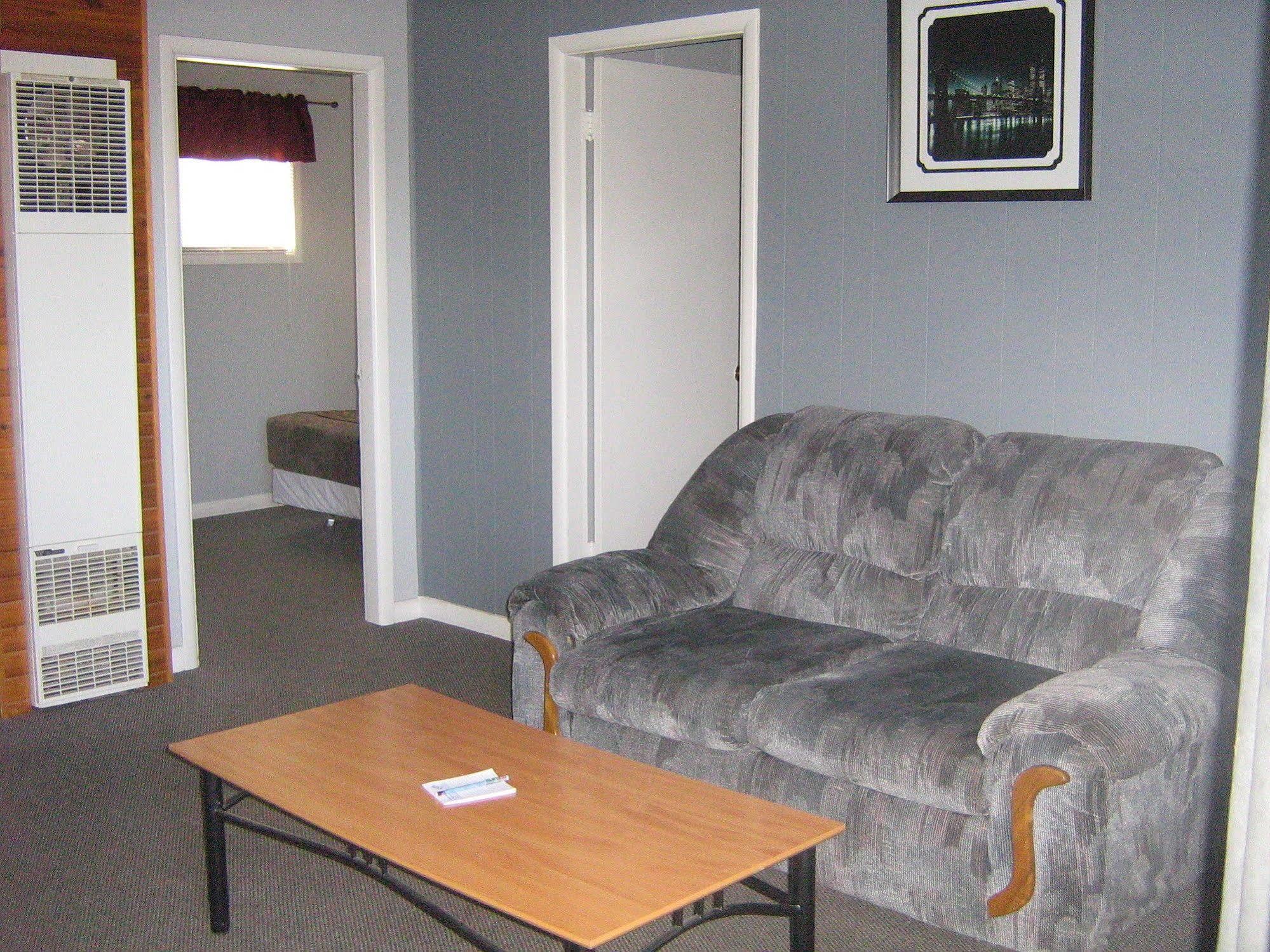 Parkway Motel & European Lodges Pincher Creek Εξωτερικό φωτογραφία