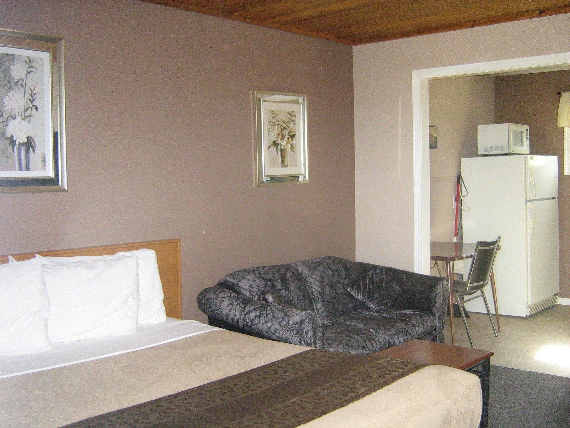 Parkway Motel & European Lodges Pincher Creek Εξωτερικό φωτογραφία