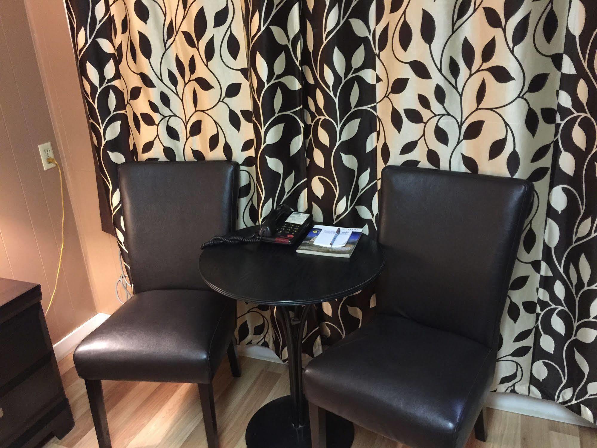 Parkway Motel & European Lodges Pincher Creek Εξωτερικό φωτογραφία