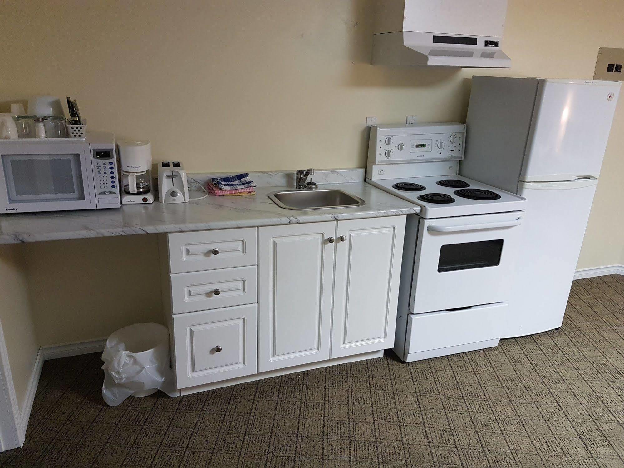 Parkway Motel & European Lodges Pincher Creek Εξωτερικό φωτογραφία